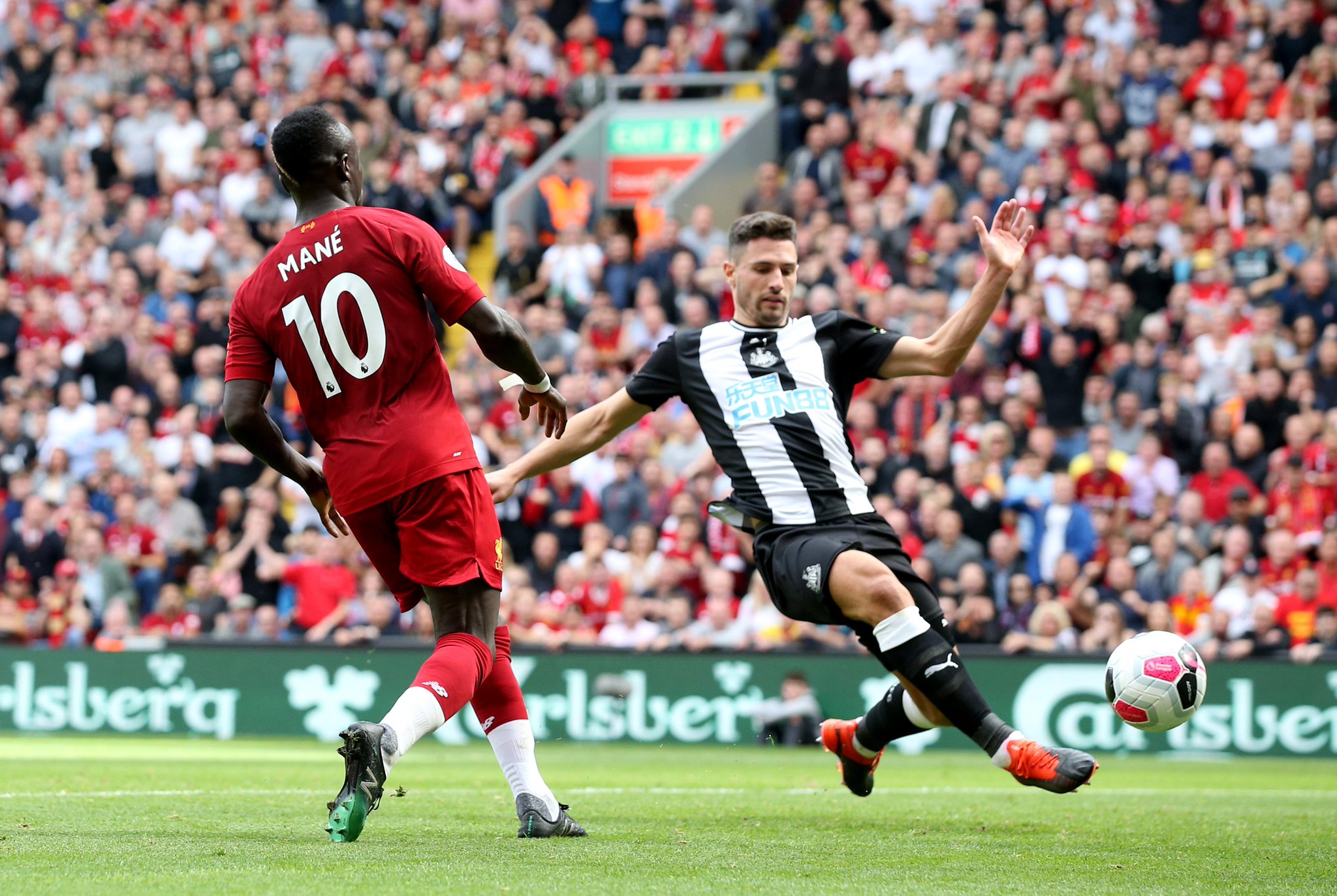 回声报:莫耶斯于周六下午前往了安菲尔德悼念若塔兄弟.